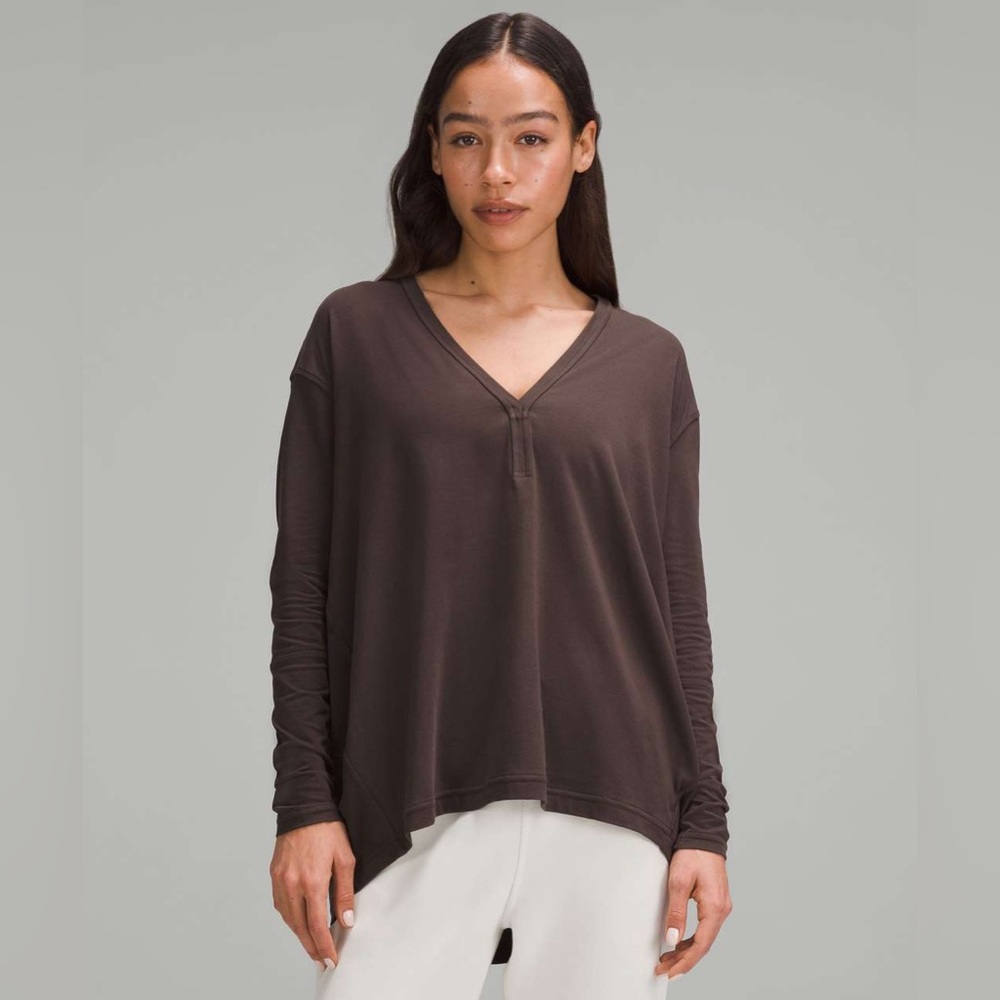 LULULEMON BACK IN ACTION V-NECK